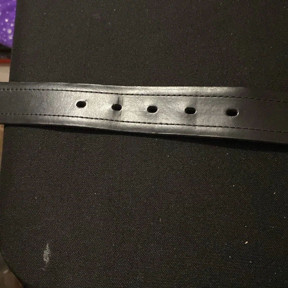 BANANA REPUBLIC BLACK LEATHER BELT WITH SICER BUCKLE GOOD CONDITION Measures 39”